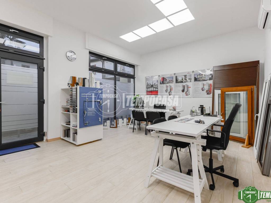 negozio in vendita a Nova Milanese