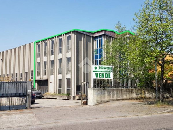 locale commerciale in vendita a Nova Milanese