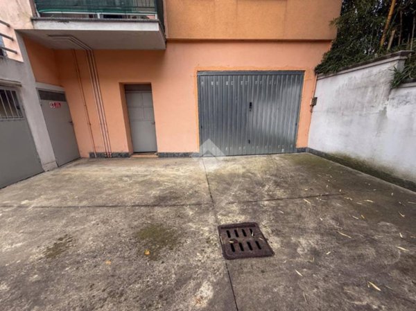 locale commerciale in vendita a Nova Milanese