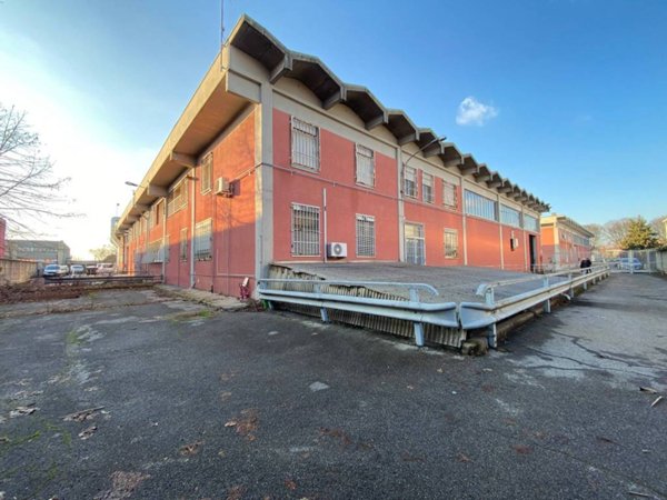 locale commerciale in vendita a Nova Milanese