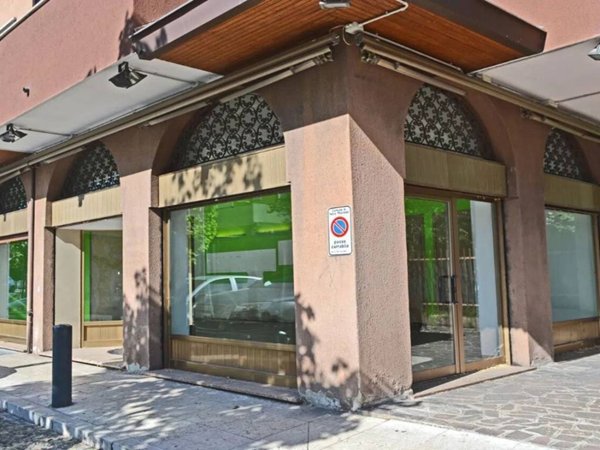 negozio in vendita a Nova Milanese