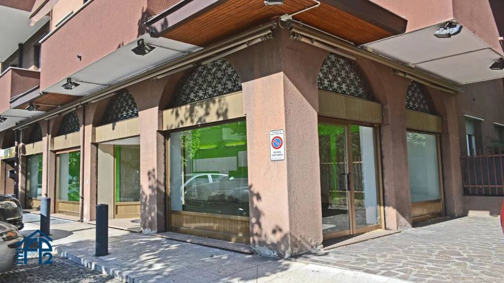 negozio in vendita a Nova Milanese