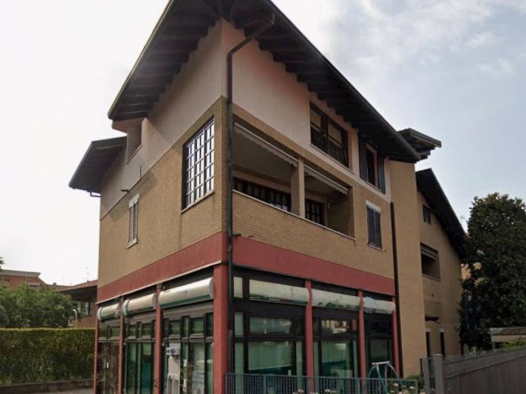 negozio in vendita a Nova Milanese