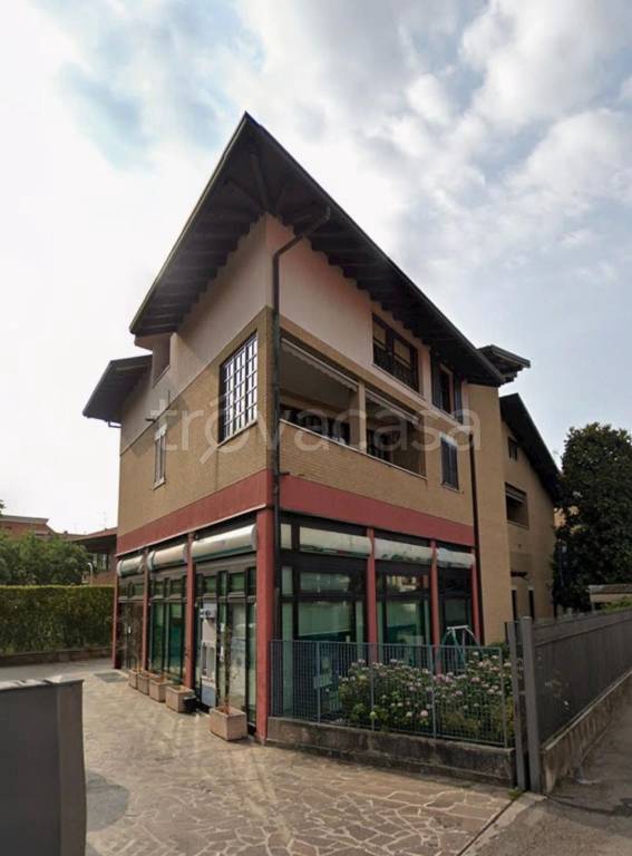 negozio in vendita a Nova Milanese