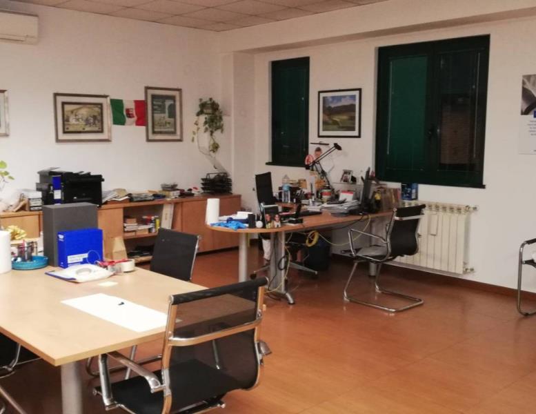 locale commerciale in vendita a Nova Milanese