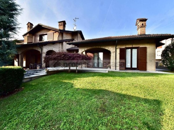 casa indipendente in vendita a Nova Milanese