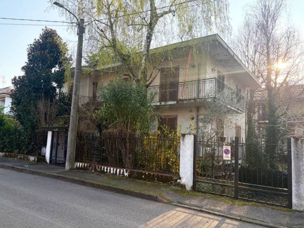 casa indipendente in vendita a Nova Milanese