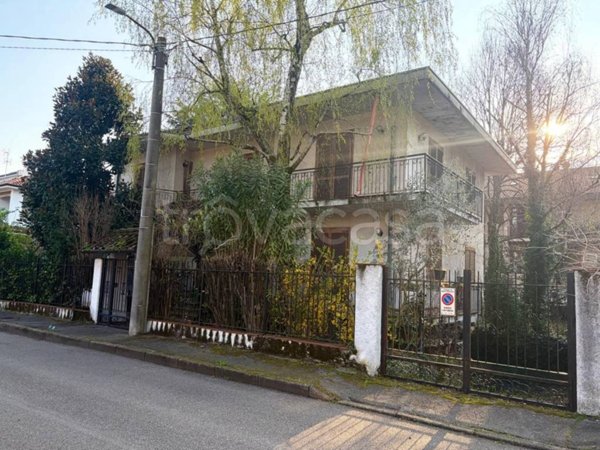 casa indipendente in vendita a Nova Milanese