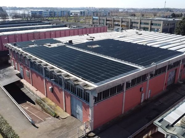 locale commerciale in vendita a Nova Milanese