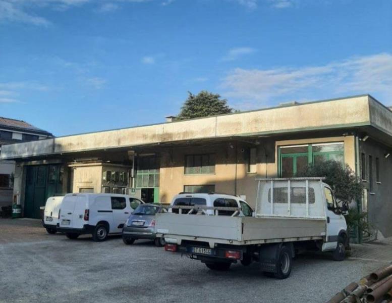 locale commerciale in vendita a Nova Milanese