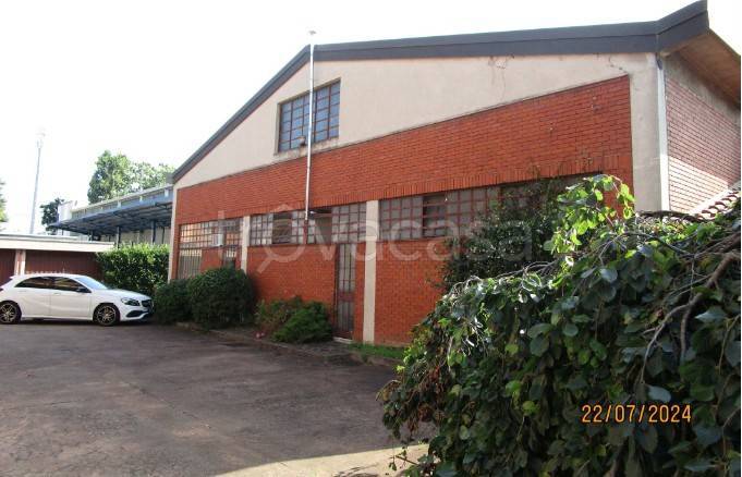 locale commerciale in vendita a Nova Milanese