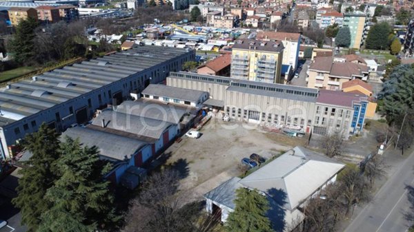 locale commerciale in vendita a Nova Milanese