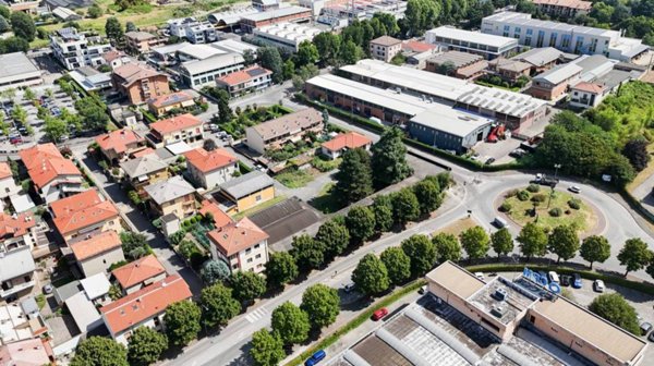 locale commerciale in vendita a Nova Milanese