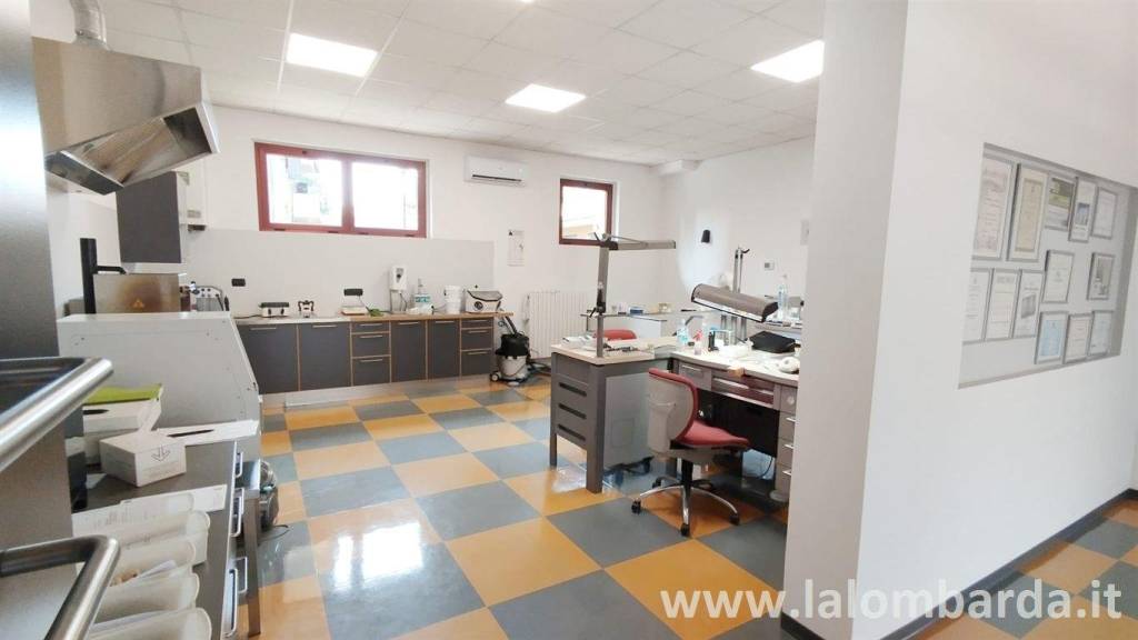 negozio in vendita a Nova Milanese