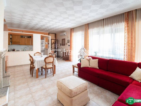 casa indipendente in vendita a Nova Milanese