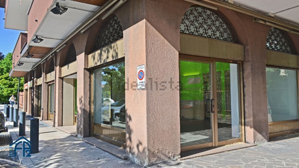 negozio in vendita a Nova Milanese