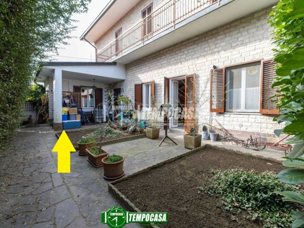 appartamento in vendita ad Ornago in zona Rossino