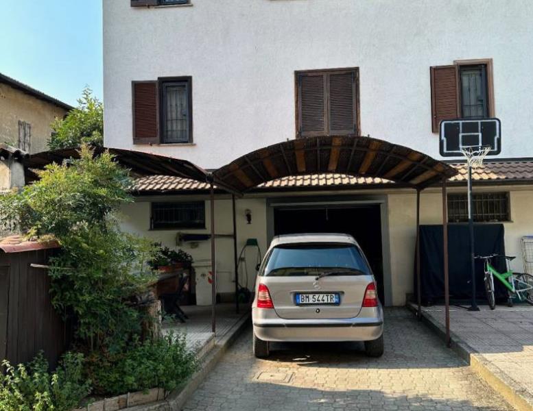 casa indipendente in vendita ad Ornago in zona Rossino