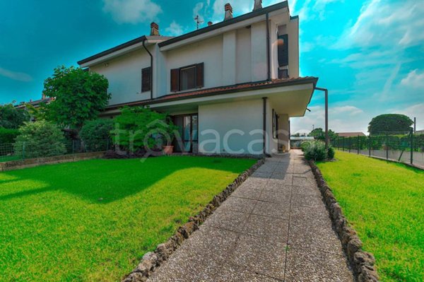 casa indipendente in vendita ad Ornago in zona Rossino