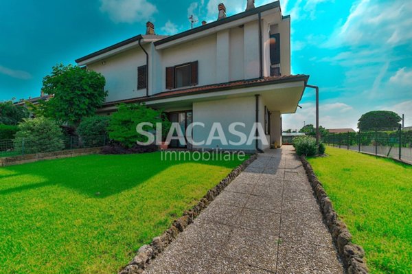casa indipendente in vendita ad Ornago in zona Rossino