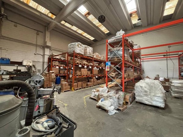 locale commerciale in vendita ad Ornago