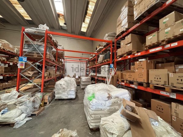 locale commerciale in vendita ad Ornago