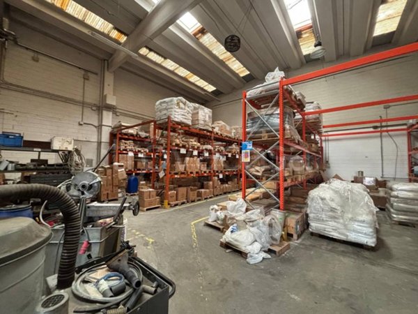 locale commerciale in vendita ad Ornago