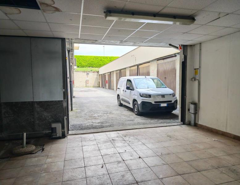 locale commerciale in vendita ad Ornago in zona Rossino