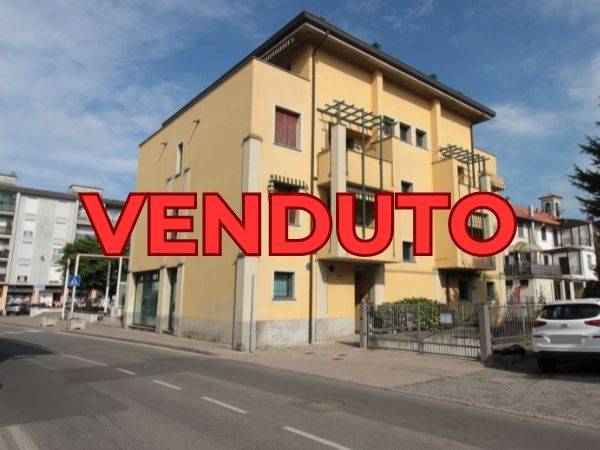 appartamento in vendita ad Ornago in zona Rossino