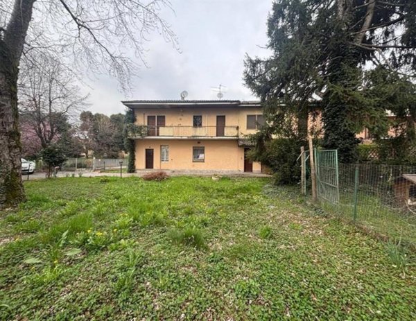 casa indipendente in vendita ad Ornago in zona Rossino