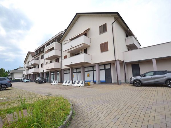 locale commerciale in vendita ad Ornago in zona Rossino
