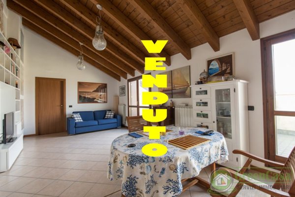 appartamento in vendita ad Ornago in zona Rossino
