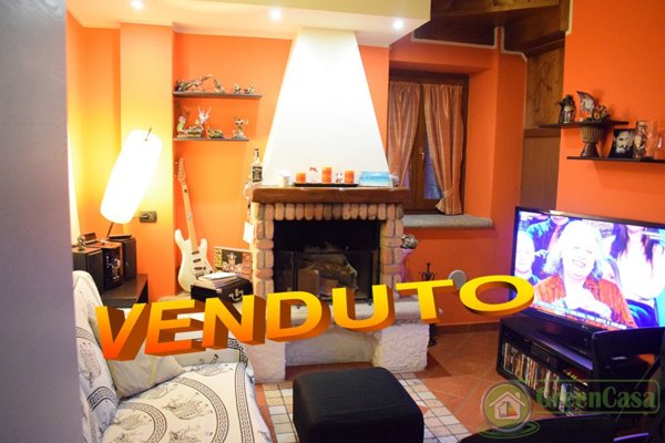 appartamento in vendita ad Ornago in zona Rossino