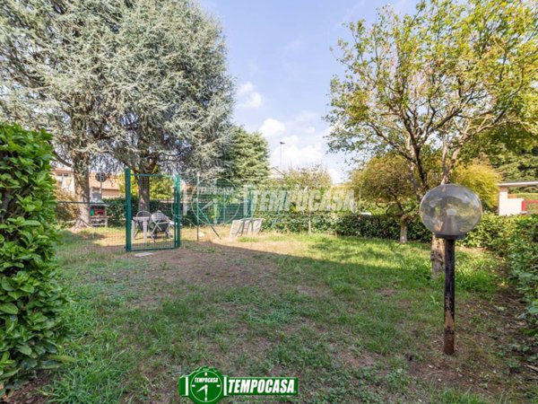 appartamento in vendita ad Ornago in zona Rossino