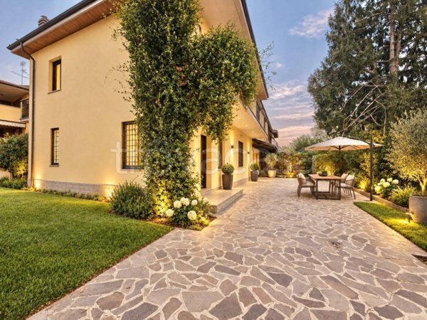 casa indipendente in vendita ad Ornago in zona Rossino