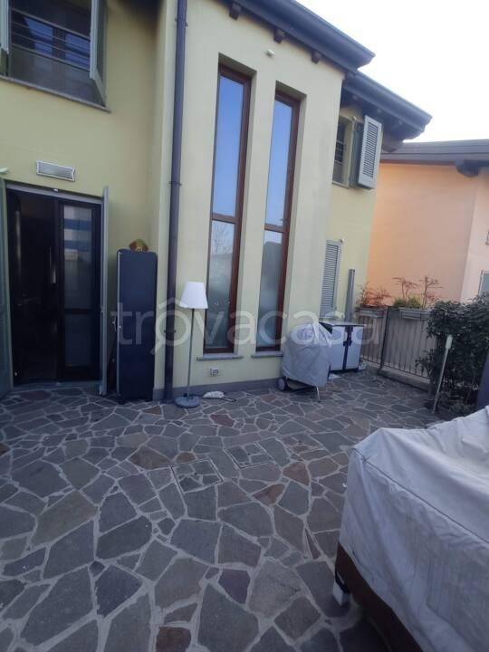 casa indipendente in vendita ad Ornago in zona Rossino