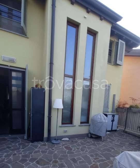 casa indipendente in vendita ad Ornago in zona Rossino