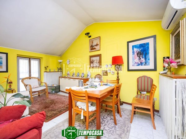 appartamento in vendita ad Ornago in zona Rossino