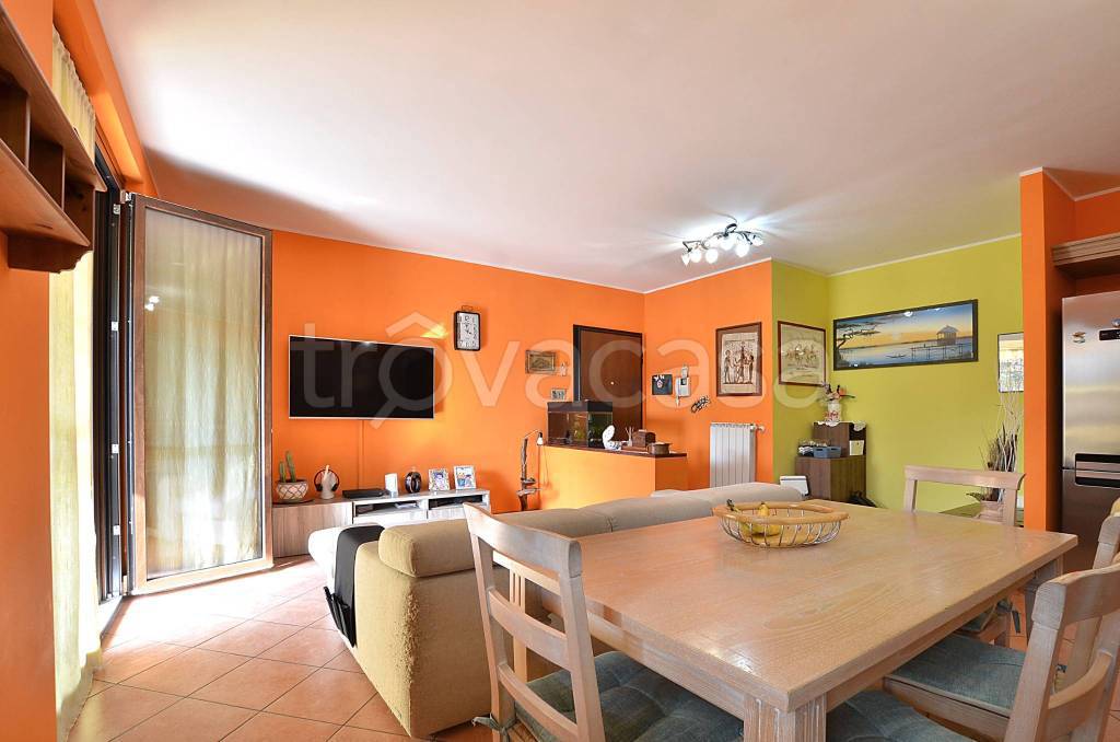 appartamento in vendita ad Ornago in zona Rossino