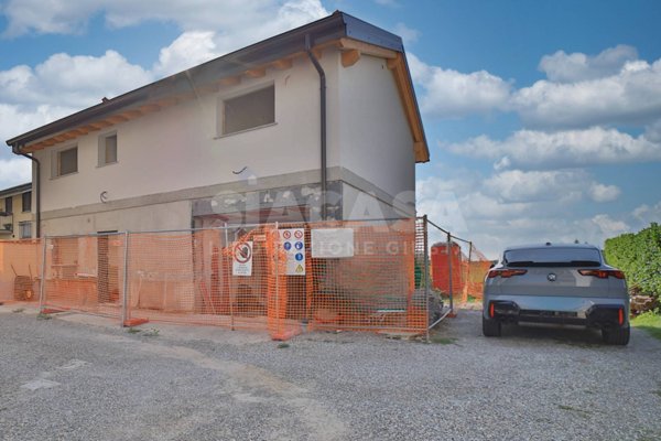 casa indipendente in vendita ad Ornago in zona Rossino