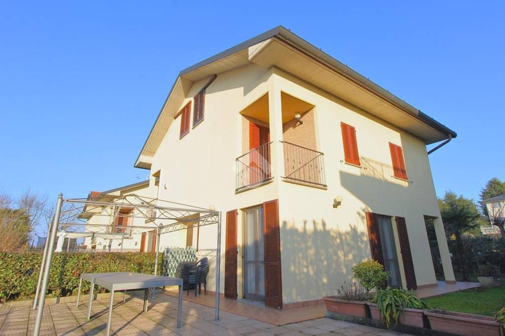 casa indipendente in vendita a Renate