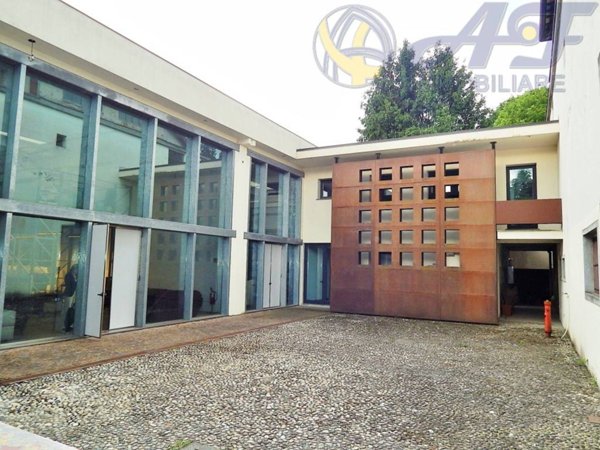 locale commerciale in vendita a Renate