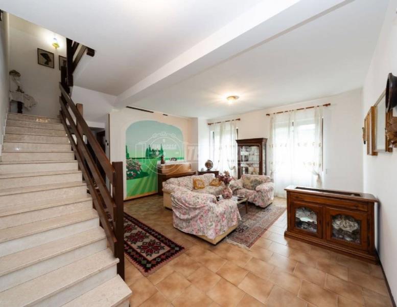 casa indipendente in vendita a Renate