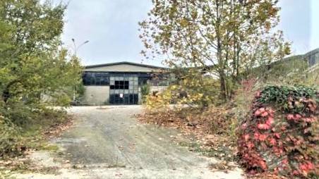 locale commerciale in vendita a Renate
