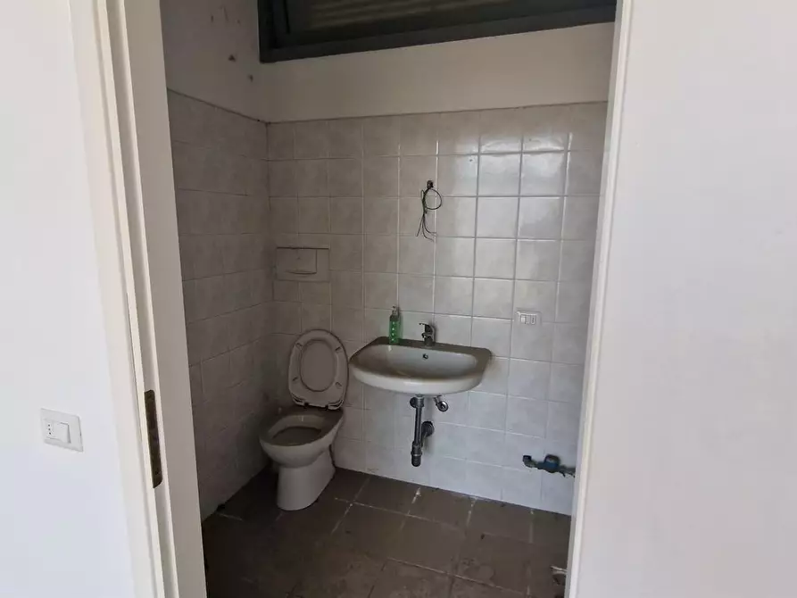 negozio in vendita a Renate