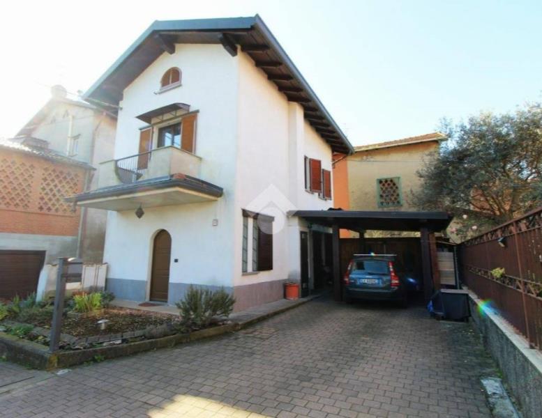 casa indipendente in vendita a Renate