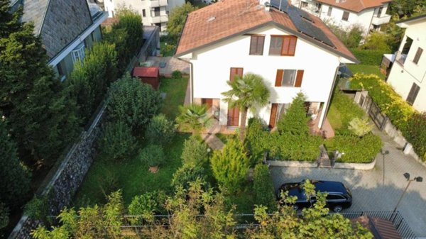 casa indipendente in vendita a Renate