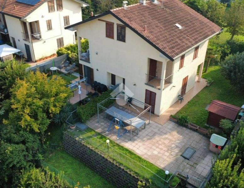 casa indipendente in vendita a Renate