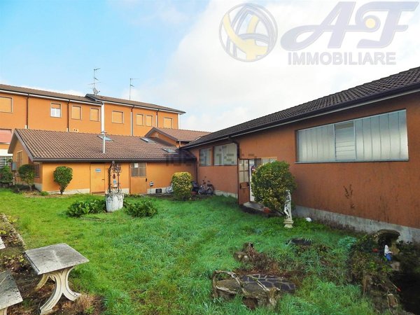 capannone in vendita a Renate