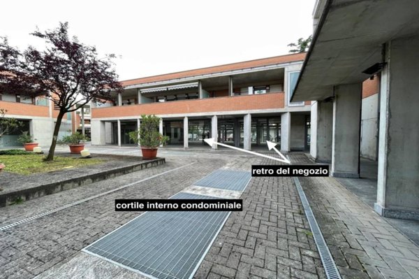 negozio in vendita a Renate